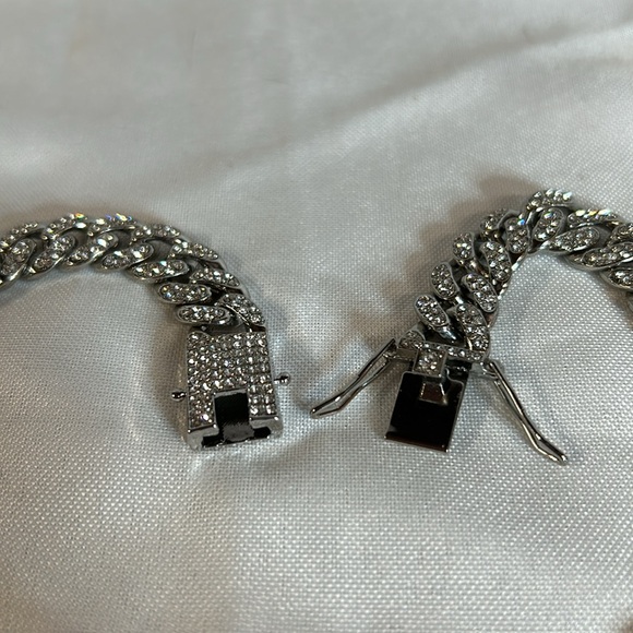 16” Rhinestone Unisex Cuban Link Necklace.  Stainless Steel Silver Tone. NWT - Picture 5 of 6